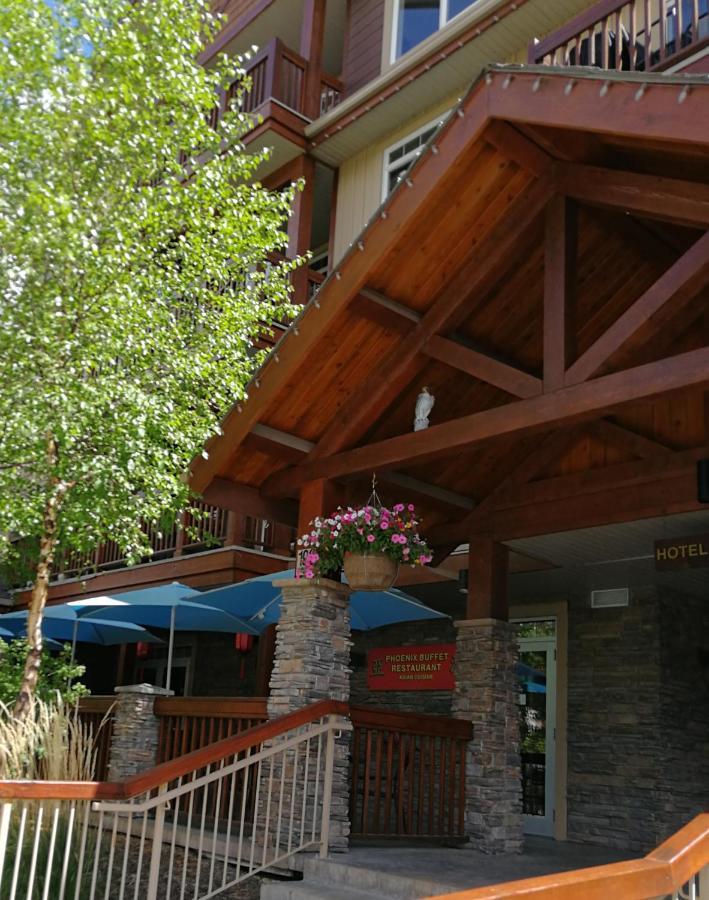 Sunny Tranquil Woods Turret In Falcon Crest Lodge Canmore Exterior photo